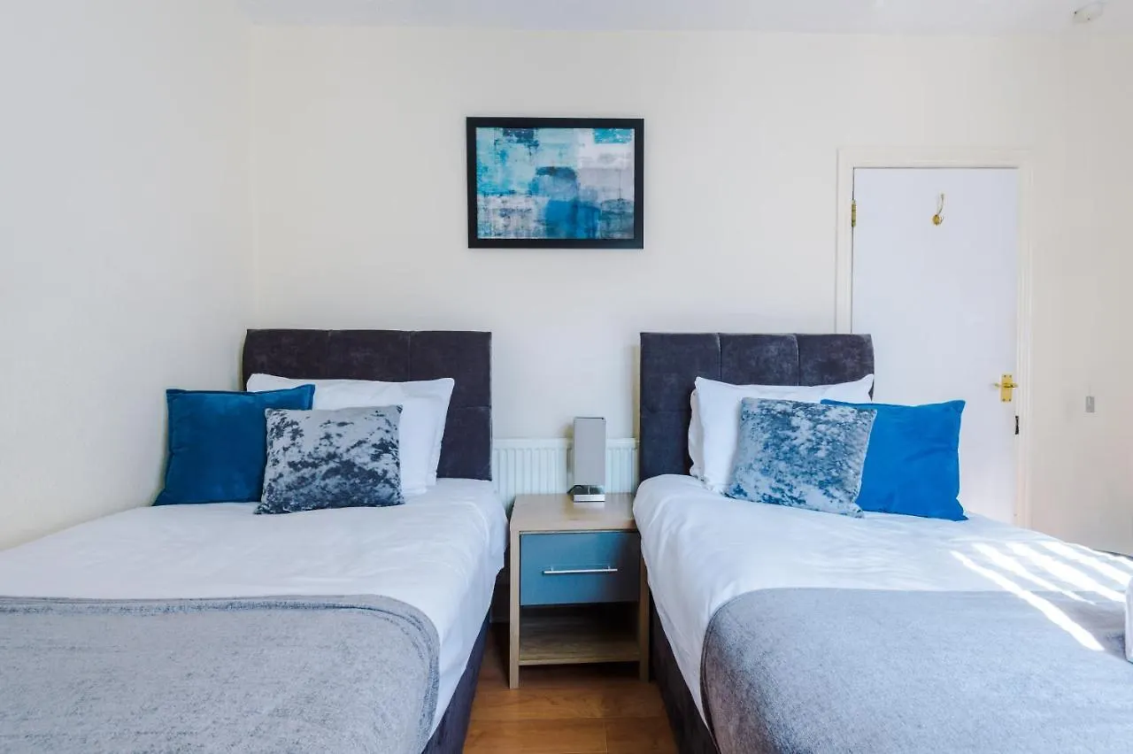 Spacious 3-Bed House In Chester By 53 Degrees Property, Ideal For Families & Professionals, Free Parking - Sleeps 7 0*,  United Kingdom